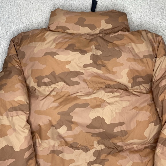 Fabletics Women’s Camouflage Cropped Puffer Jacket : Size Large - Picture 4 of 9